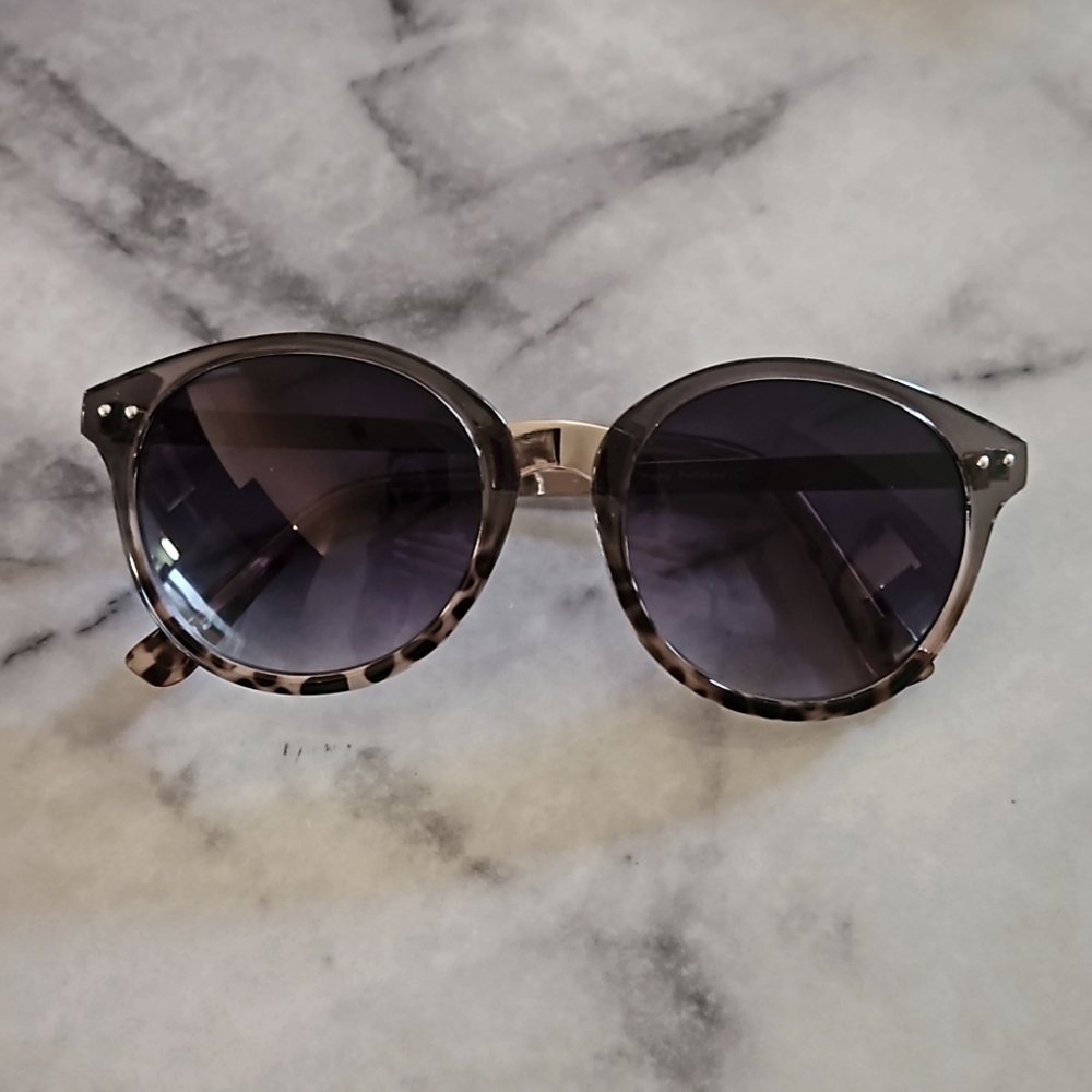 Free People Round Tortoise Sunglasses